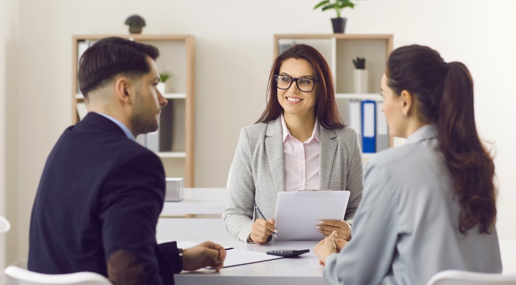 How a business broker canhelp with ESG compliance in UK acquisitions