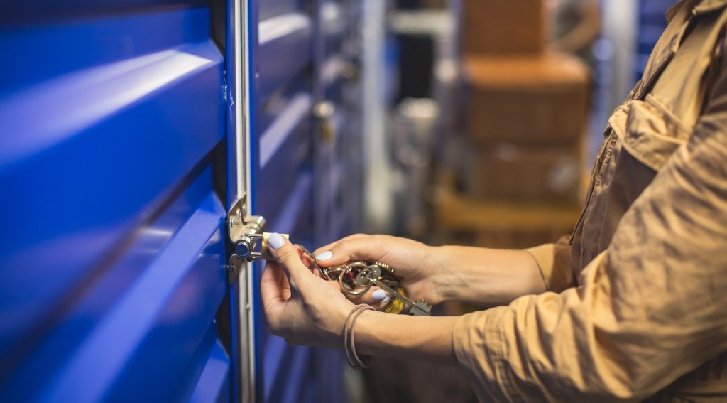 how to buy a self-storage business and its disadvantages