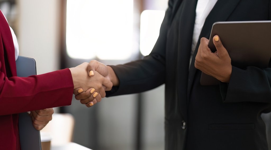 How to decide between a merger or an acquisition